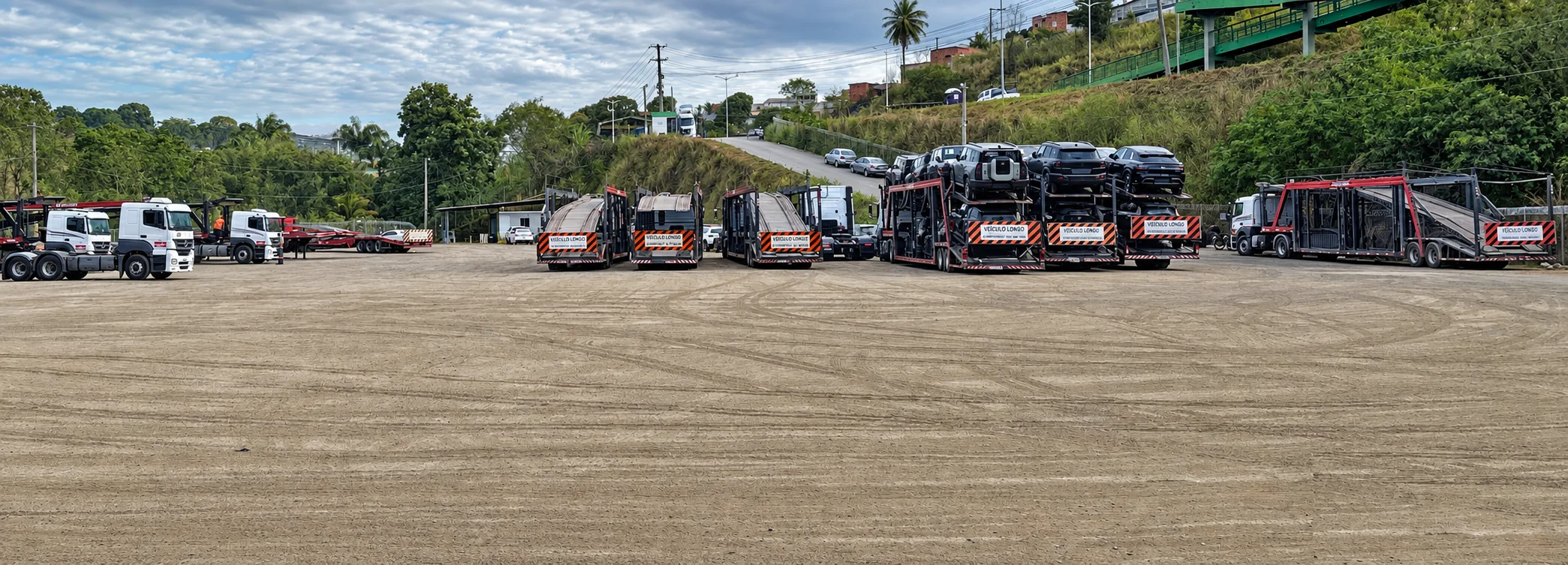 Frota de caminhões para transporte de veículos da VIX Transportes